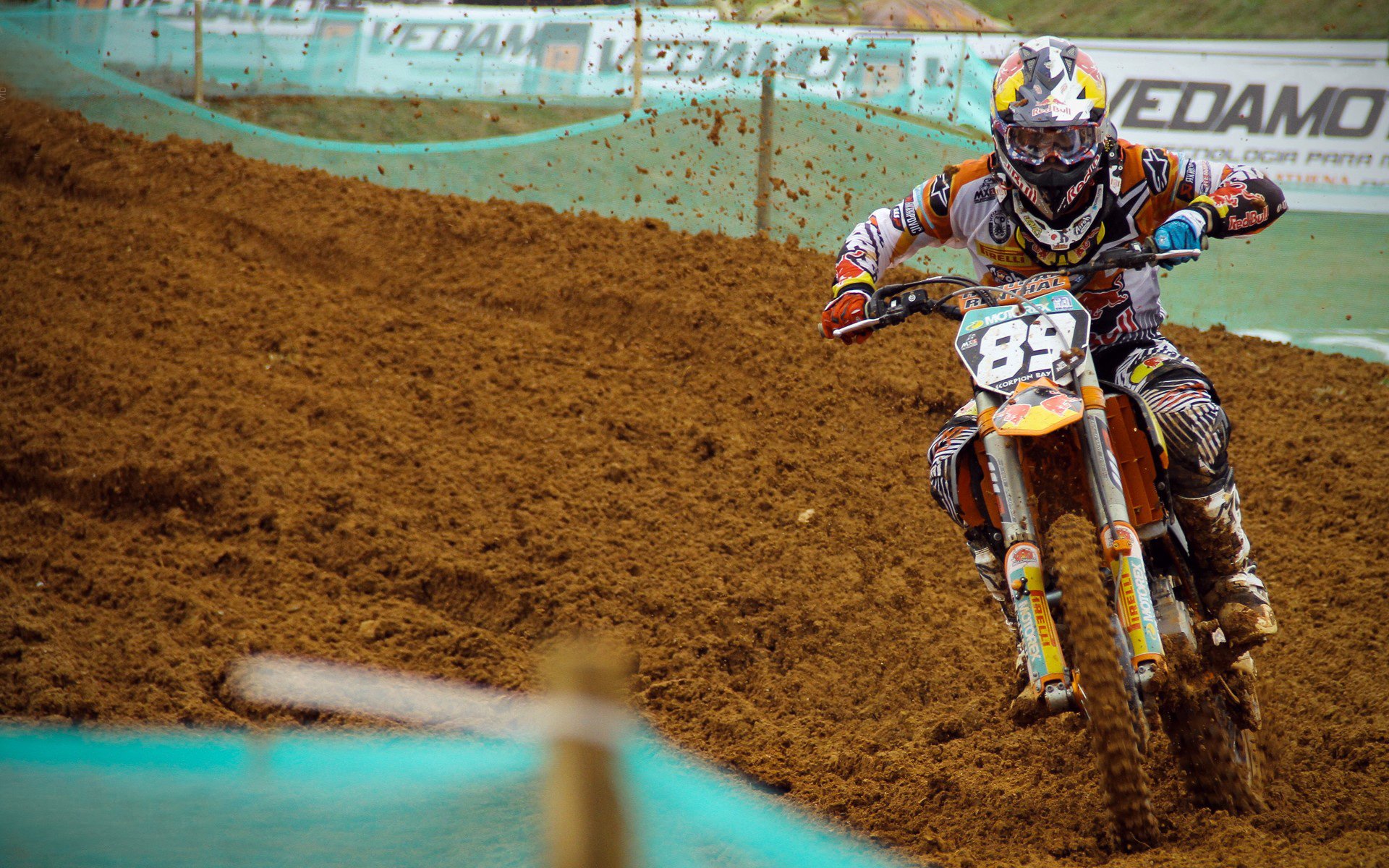 雷速足球直播-赛道与绿茵的交响，范戴克如何让F1争冠之夜记住他的名字