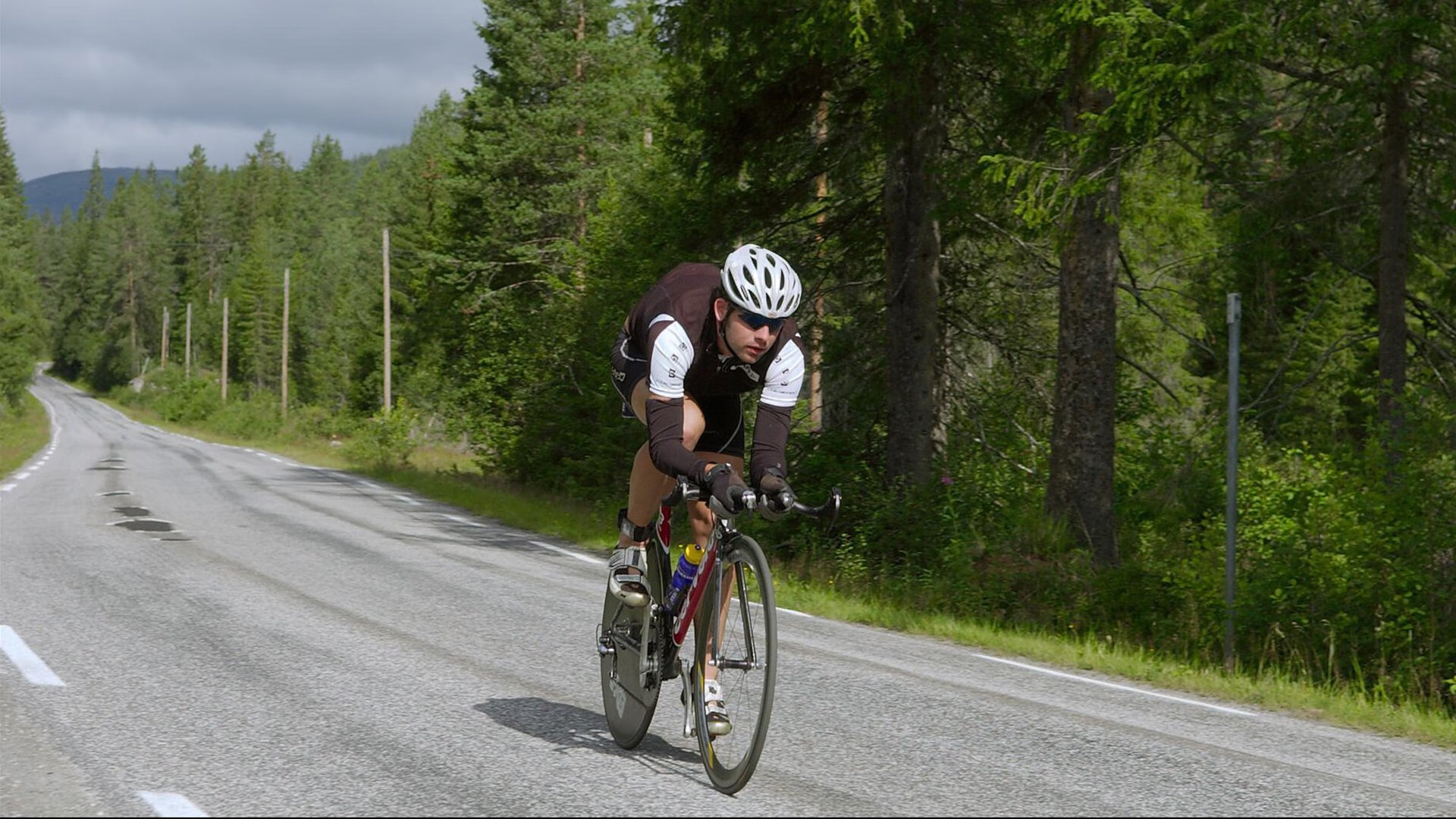 赛道上的双重震撼，哈斯逆袭与阿隆索的不朽传奇